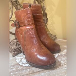 EUC💠Frye “Patty” Classic Short Riding Boot in Vintage Whiskey Leather. Size 6.5